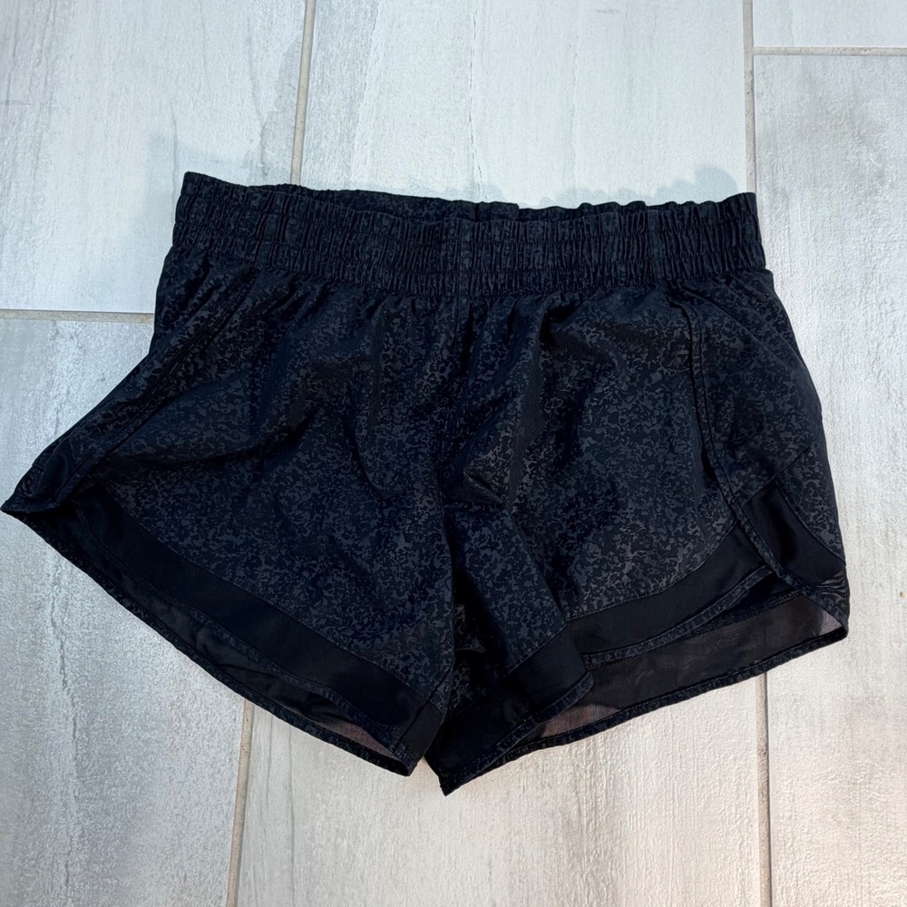 Athleta Mesh Racer Run 4 Inch Shorts Black Leopard Print Small